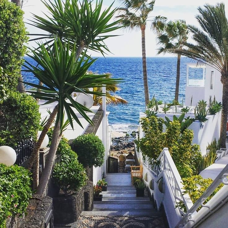 Lanzarote vs Gran Canaria