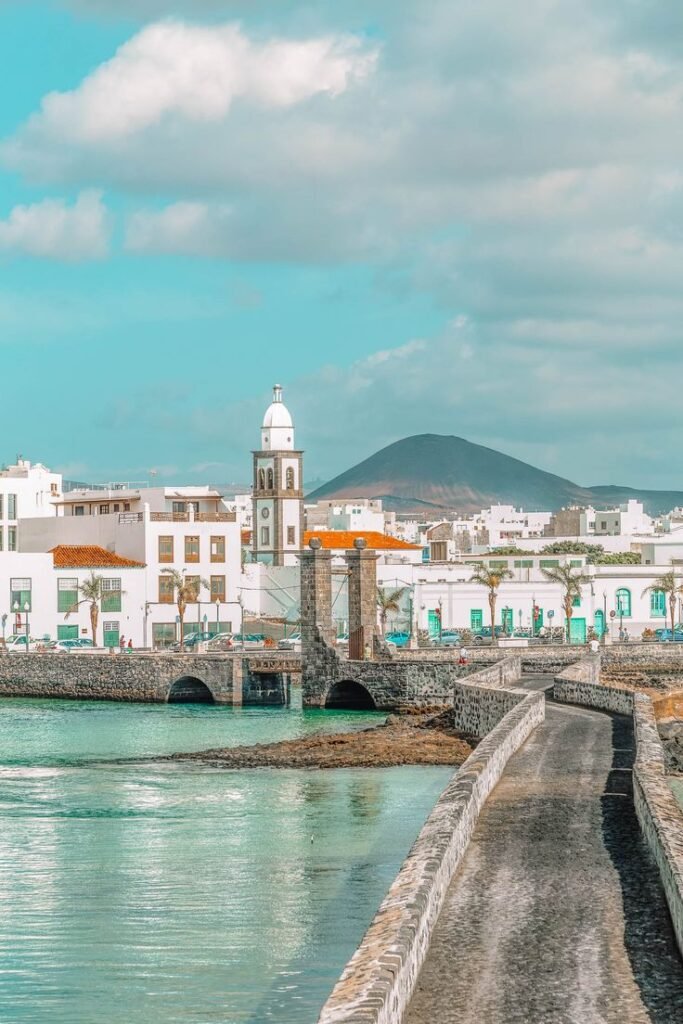 Lanzarote vs Gran Canaria